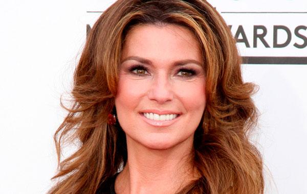 Estrela Shania Twain recebe o Prêmio Ícone nos BWMA 2016-0