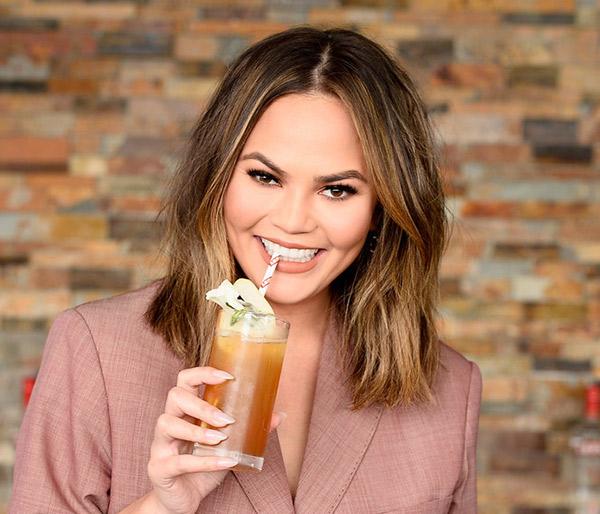 Chrissy Teigen fala sobre sua luta contra o alcoolismo-0